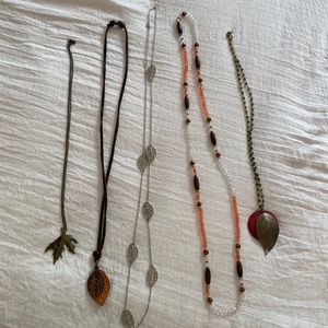 Autumn leaf necklaces ; lot of seven